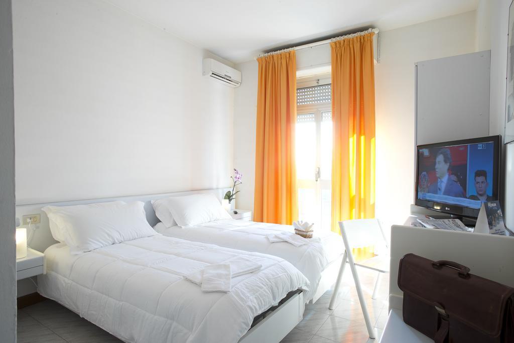 Hotel Capri Брешия Номер фото