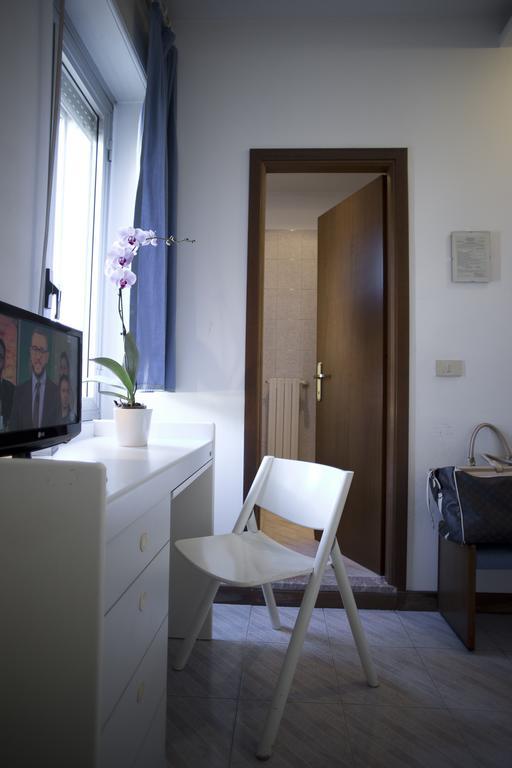 Hotel Capri Брешия Номер фото