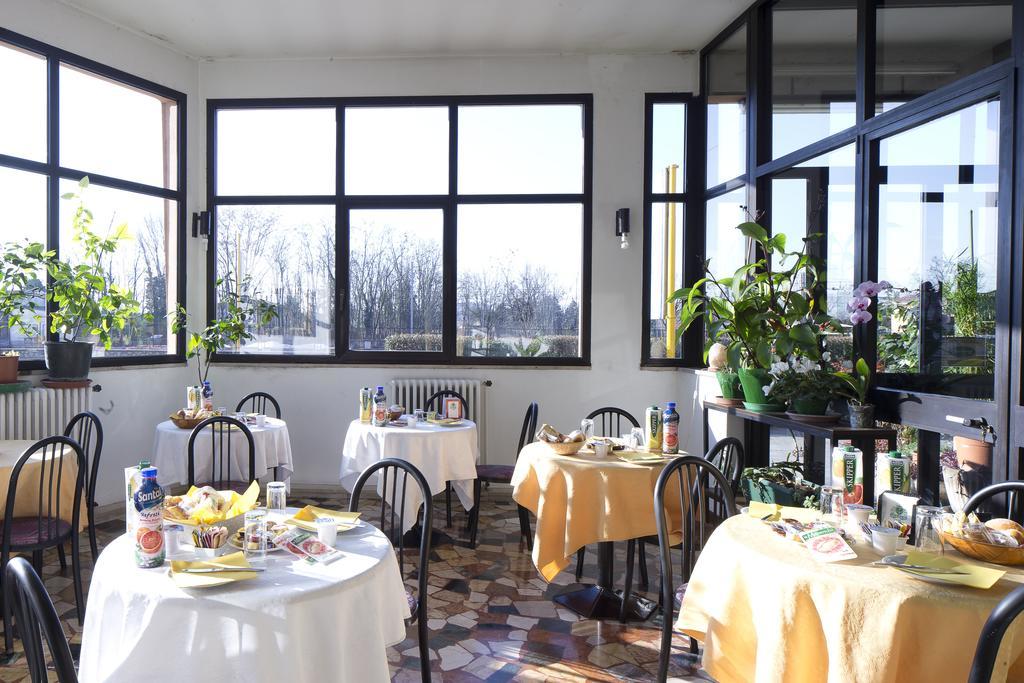 Hotel Capri Брешия Экстерьер фото